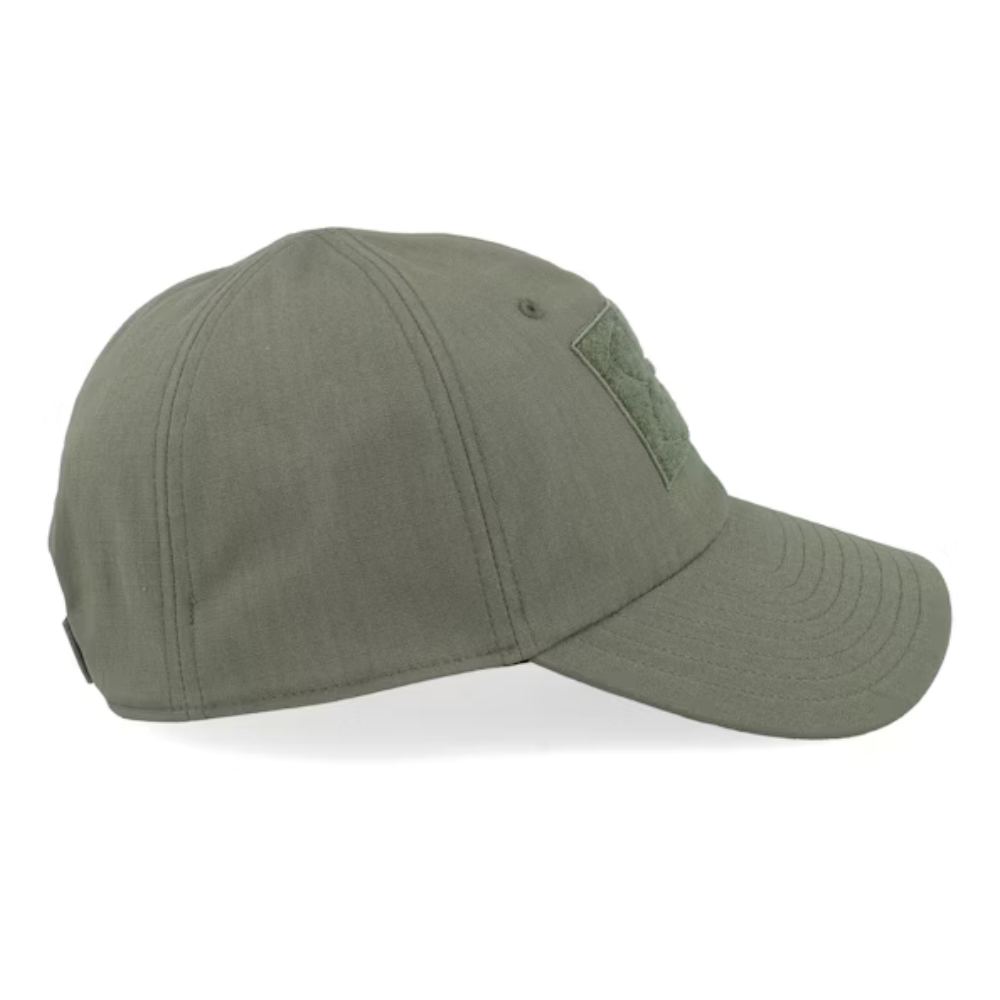 Cappello UNDER ARMOUR con visiera verde militare - TAG CAP fianco