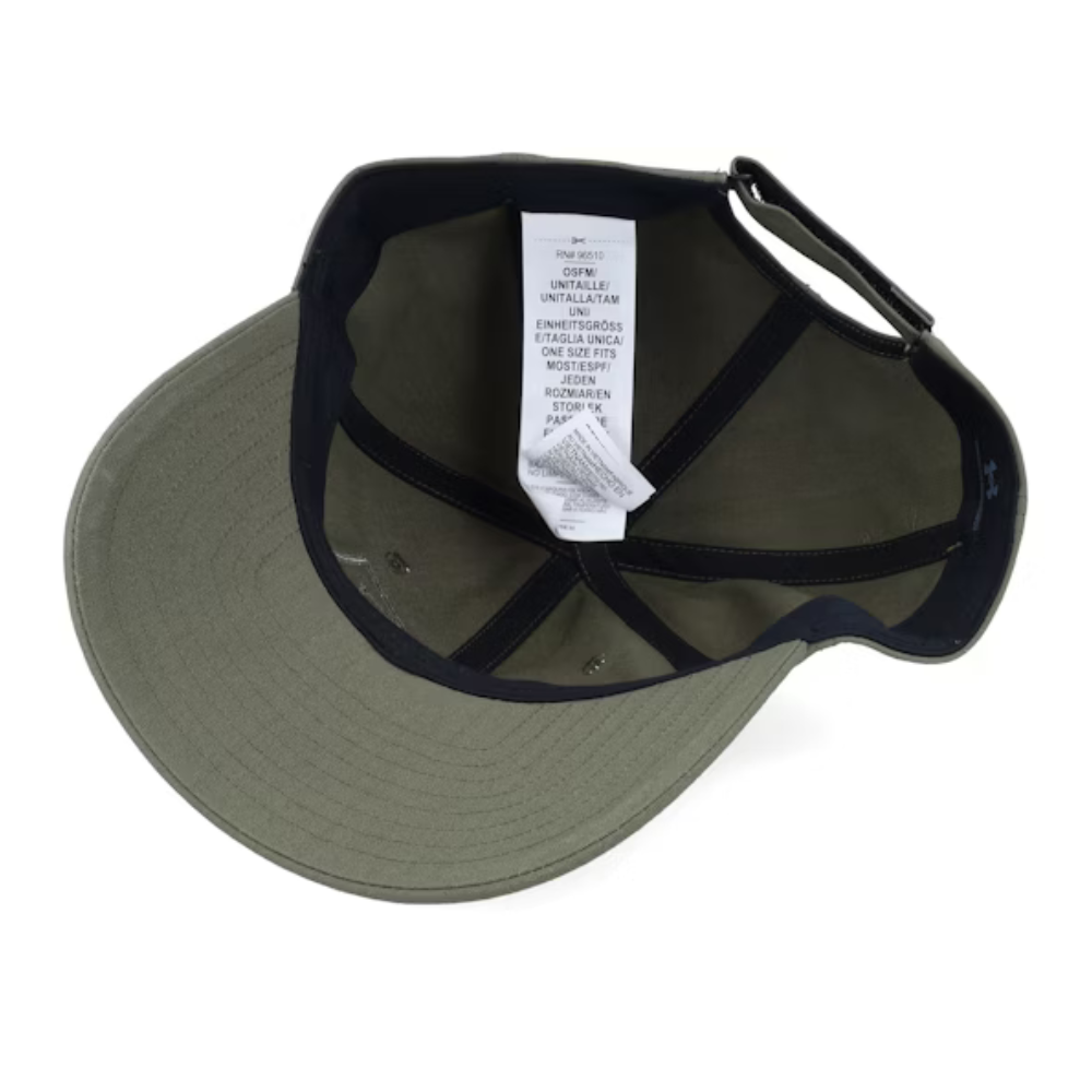 Cappello UNDER ARMOUR con visiera verde militare - TAG CAP interno