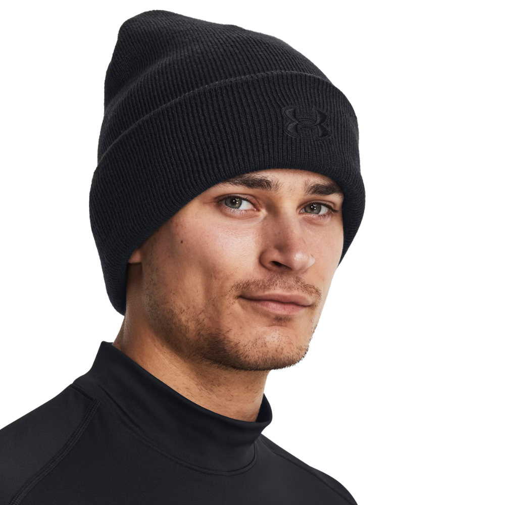 Berretto UNDER ARMOUR a coste nero - PERFORMANCE CUFF  indossato