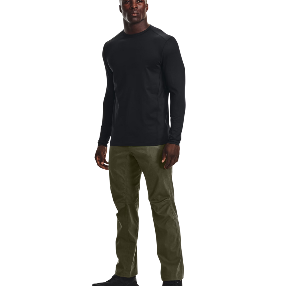 Maglia UNDER ARMOUR a maniche lunghe nera - BASE-TACT NECKLINE indossato
