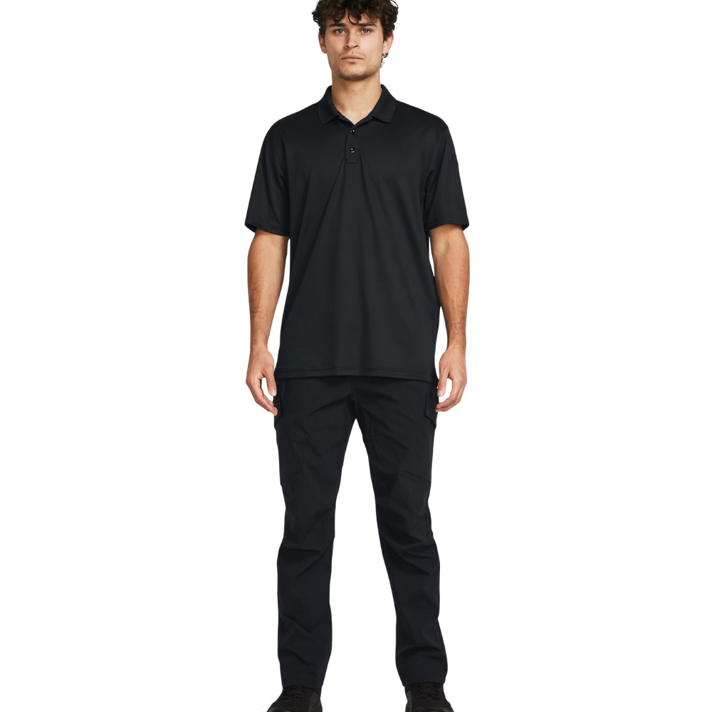 Pantaloni UNDER ARMOUR nero - CARGO TECNO-TACT indossato frontale