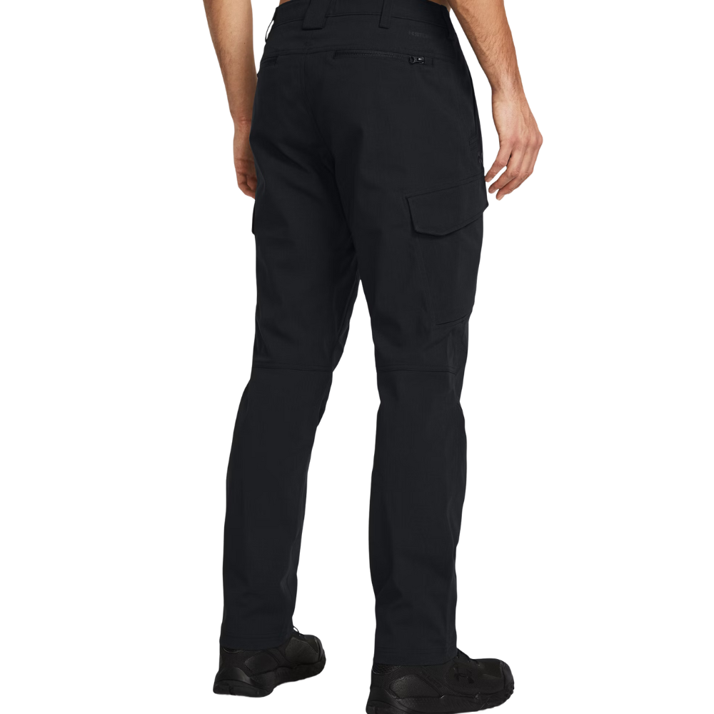 Pantaloni UNDER ARMOUR nero - CARGO TECNO-TACT indossato retro