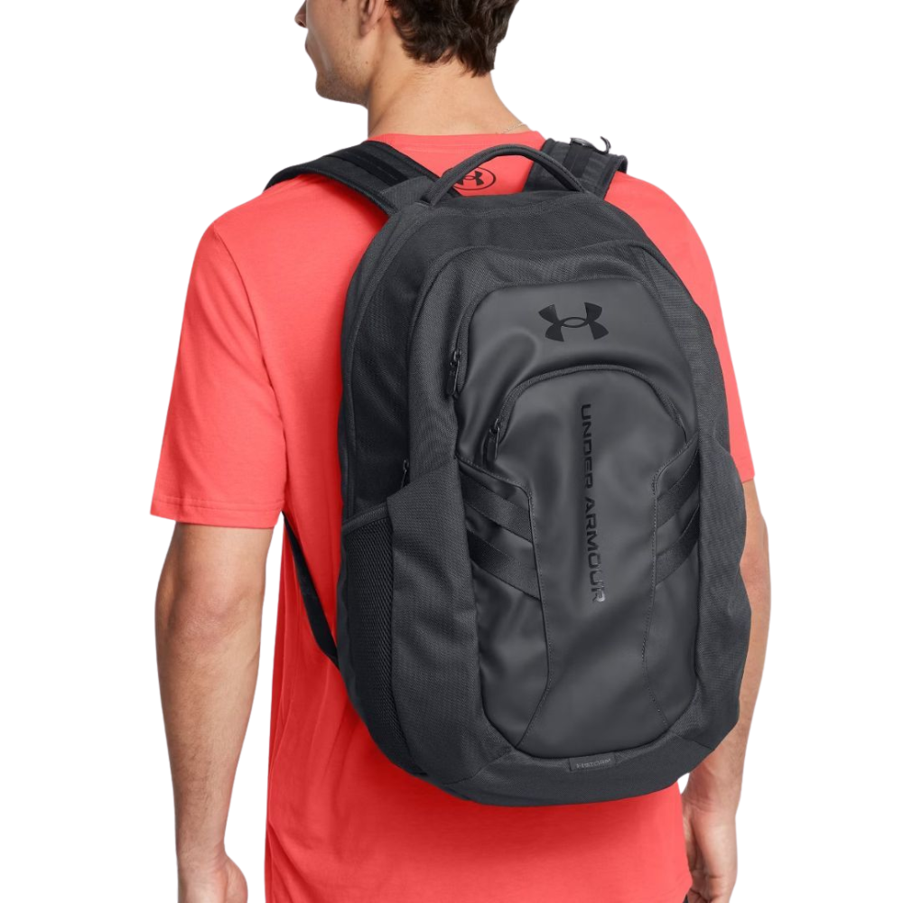 Zaino UNDER ARMOUR tattico nero - URBAN TACTICAL indossato